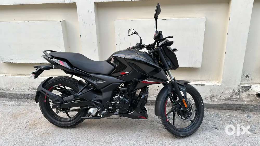 Urgent sell  Bajaj Pulsar N150  Only 2800 kms  A+ condition