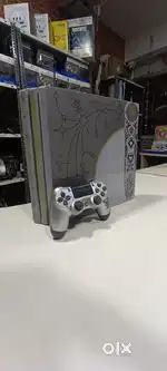 PS4 pro god of war edition with games
