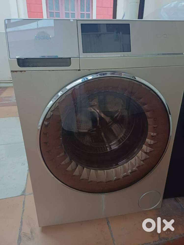 The Haier HW100-HD15G 10 kg fully automatic front load washing machine