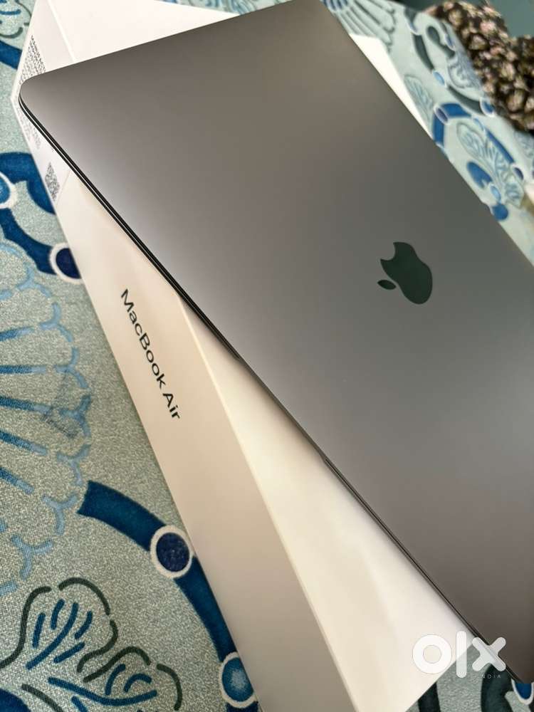 Macbook M1 3 months old 8gb 256 g  ssd brand new condition
