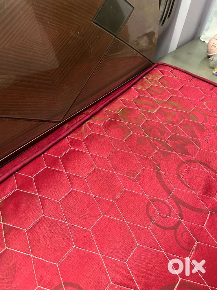 Queen size bed matress