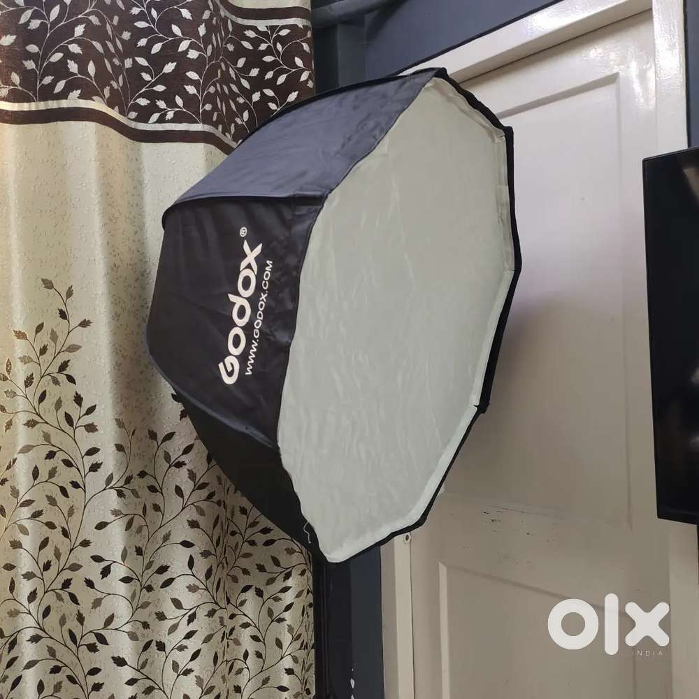 Godox Softbox Light with metal tripod stand, Digital control bulb