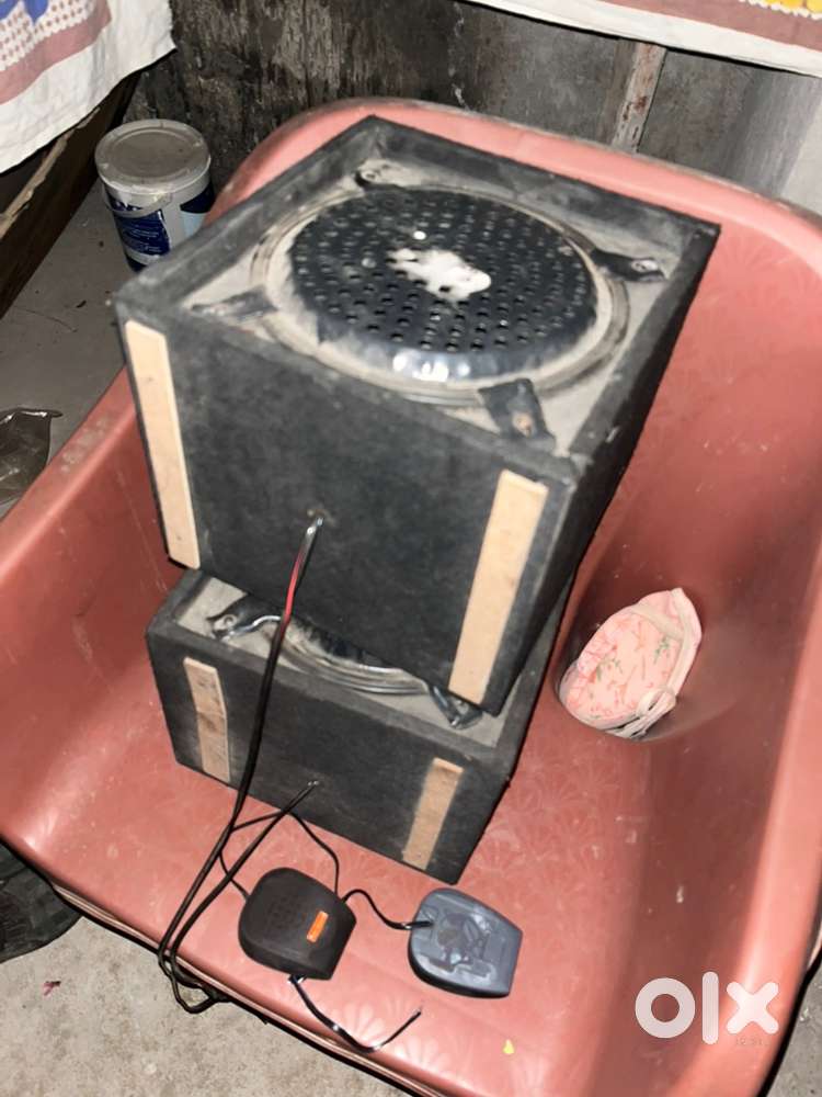 Two woofer with 2 tweeters