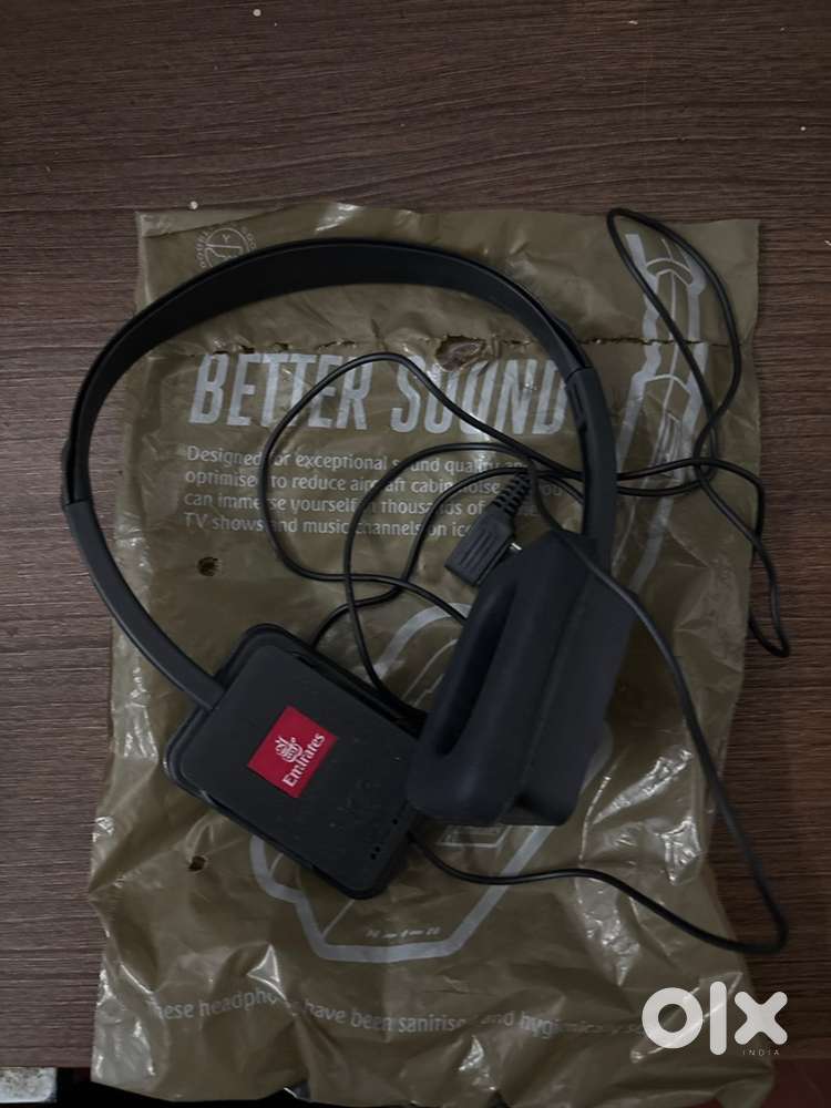 Emirates Airline Headphones – Collectible / Travel Accessory