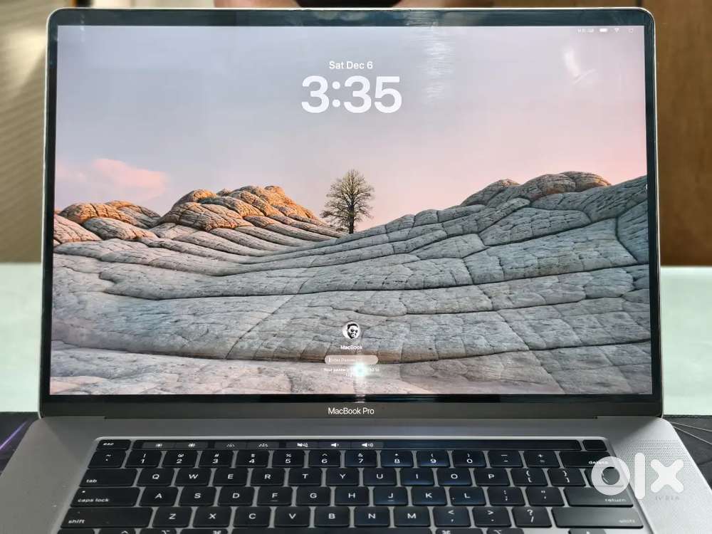 Apple MacBook Pro 2019  Core i7  16GB  512GB   Excellent Condition