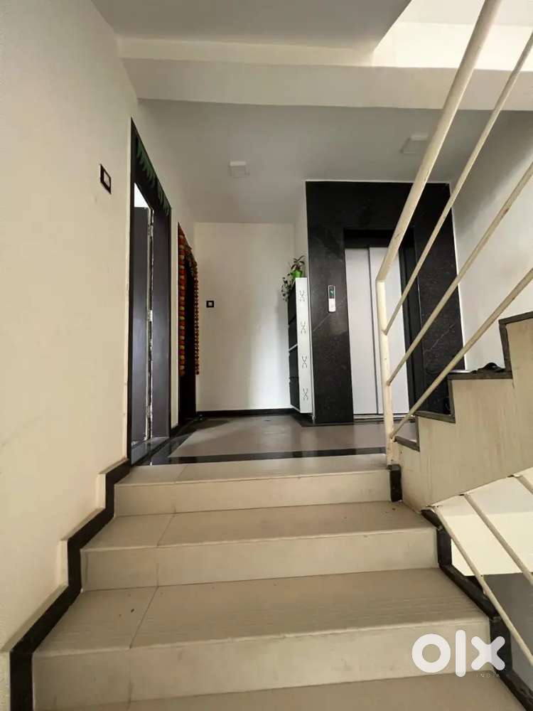 Required 2 girls for bedroom