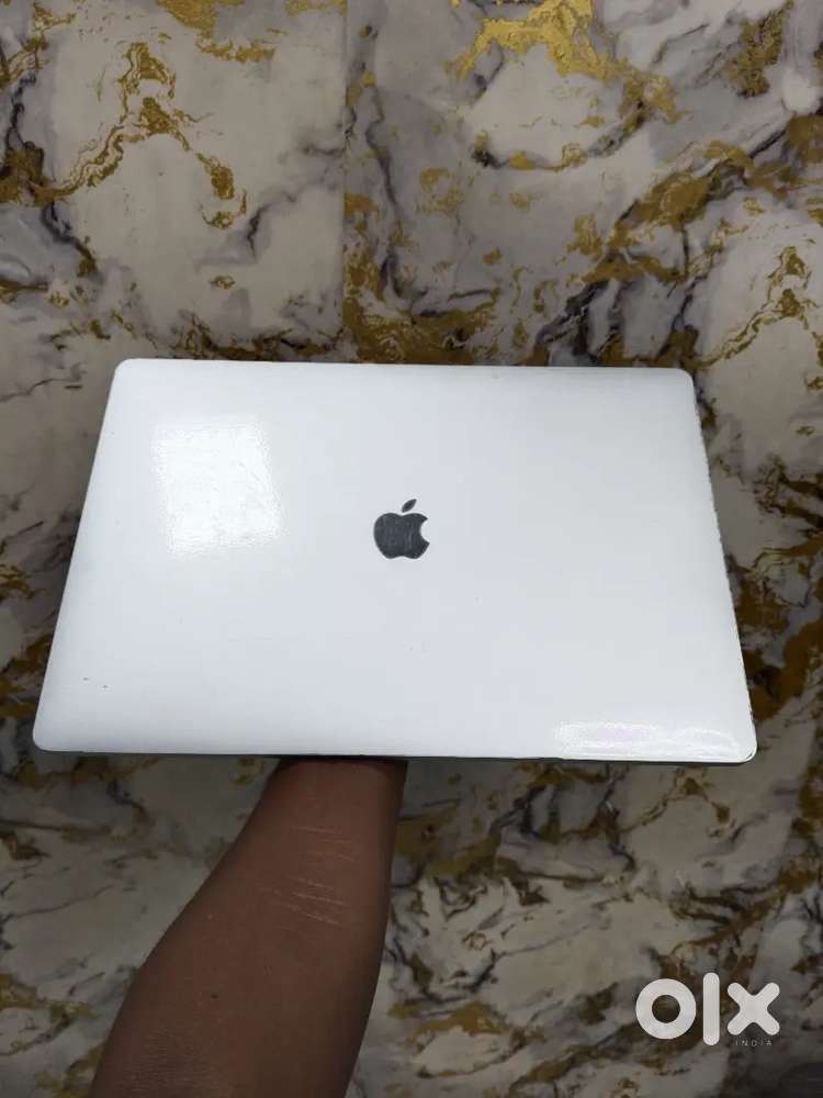 MACBOOK PRO