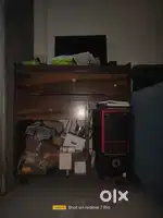 Computer table with keyboard drawer