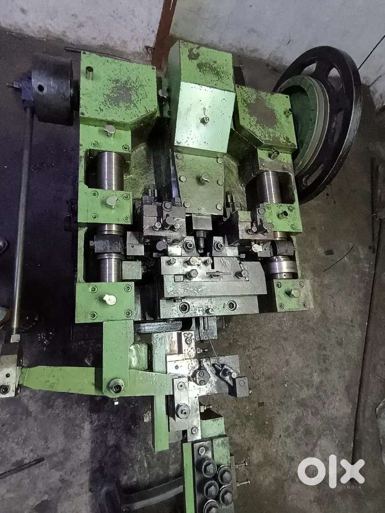 Wire nail making machine
