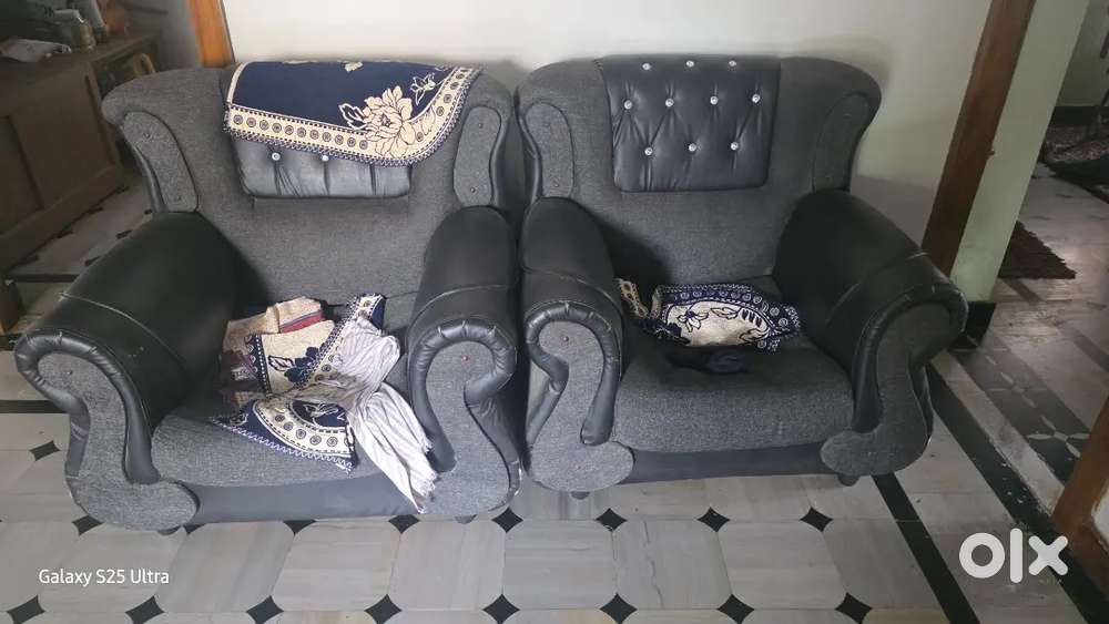Sofa set which is contain 2 sofa chair and one long sofa
