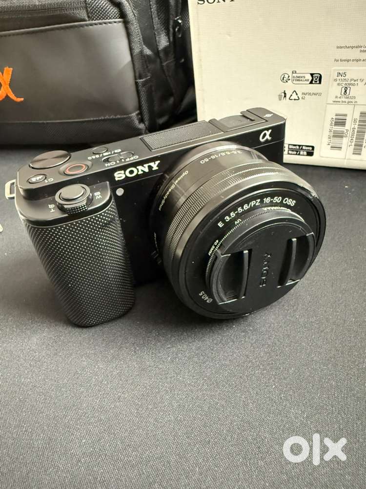 Sony mirroless Zv-E10L with 16-50 power zoom lens