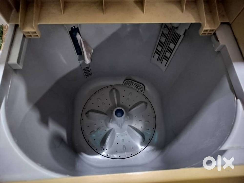 Whirlpool Semi Automatic Washing machine