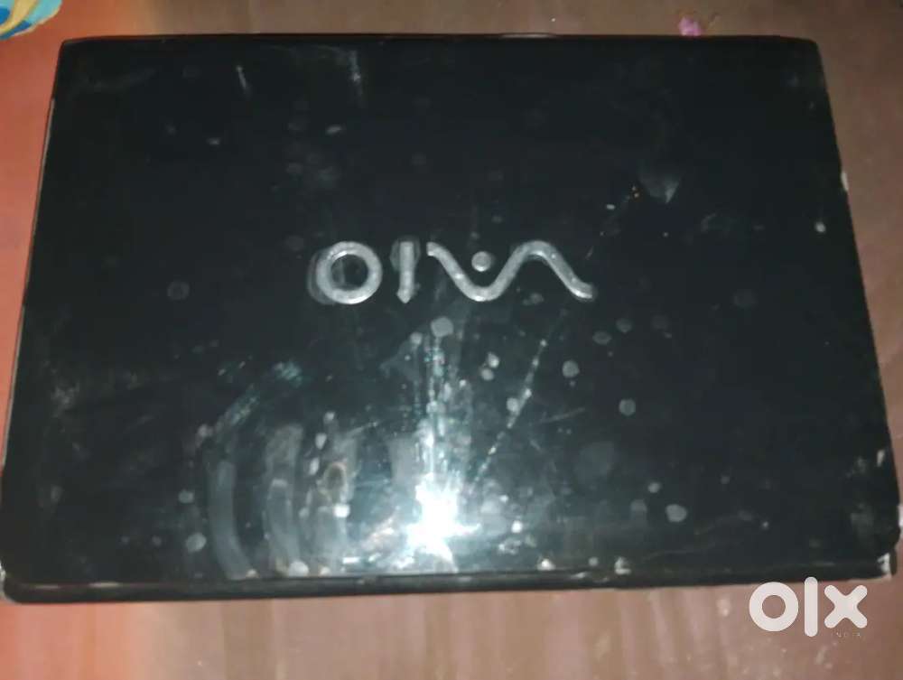 Laptop Sony ka achcha hai window 8 Koi samasya nahin Hai laptop 4GB la