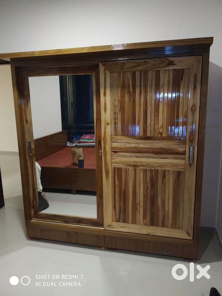 Sliding door Wardrobe with mirror - 6X6.5 ft