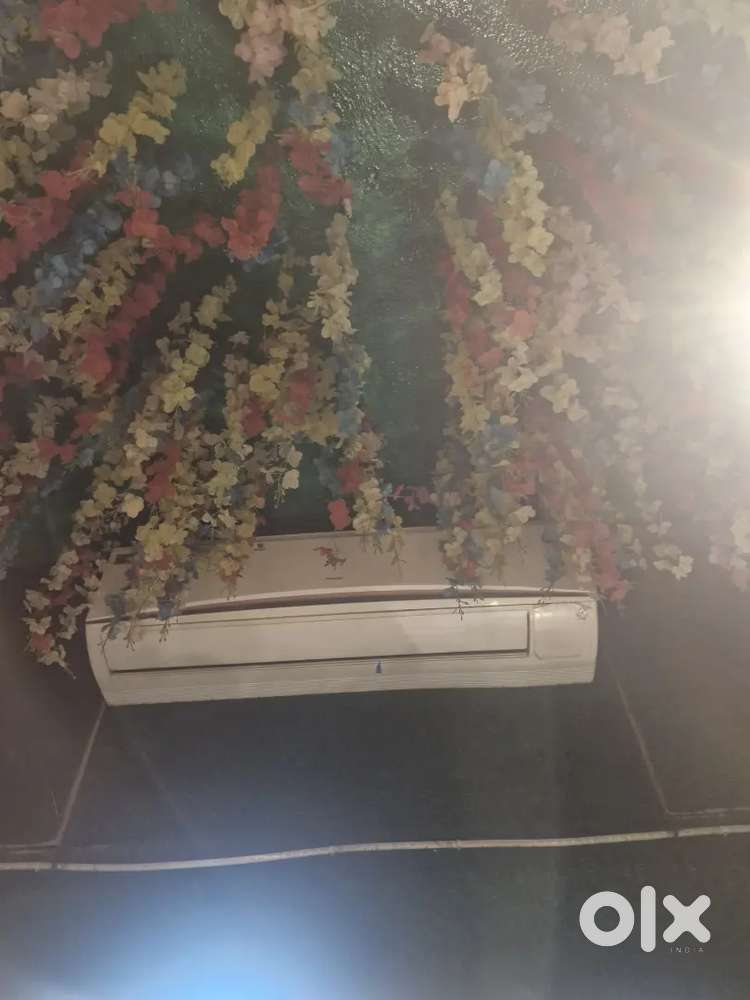 Godrej 2 ton 5 star copper split 4 month + old urgent sale