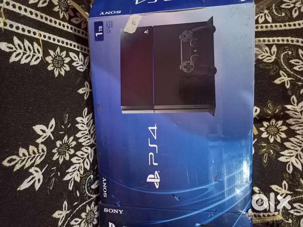 Playstation 4 1tb storage 8months old fresh condition