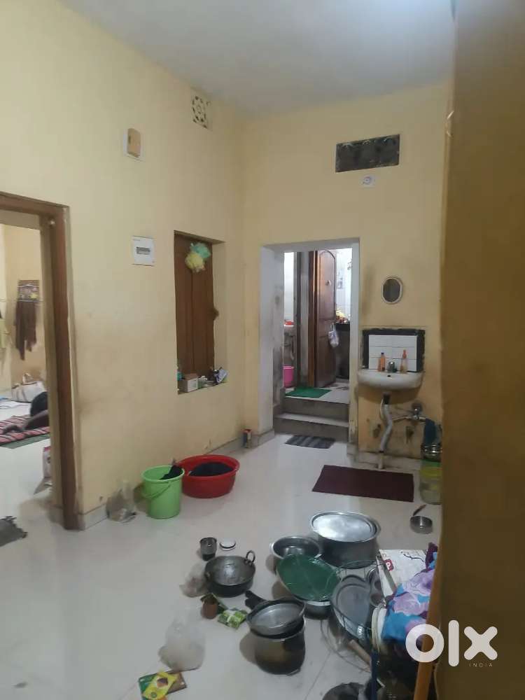 Roommate required