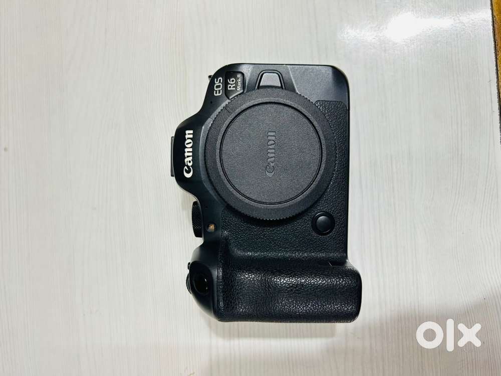 Canon R6 mark 2 with 50mm 1.8 and 24mm 1.8 RF lens