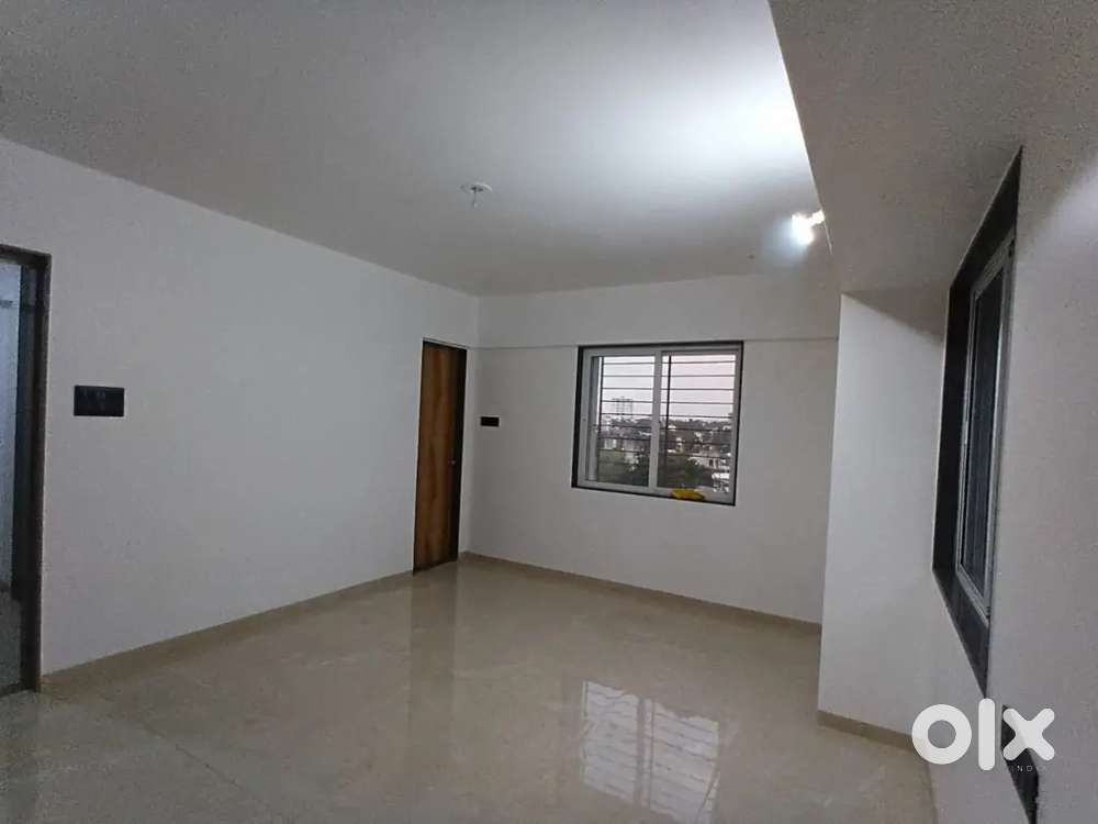 Office of 258 sq ft with Balcony on road side. 5 th floor, commercial