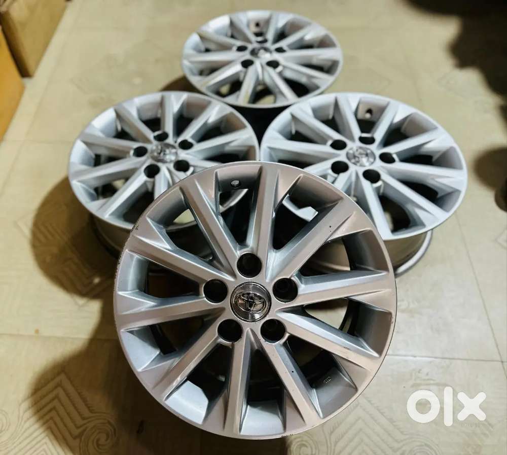 16 inch Toyota oem wheels for innova crysta hycross camry urban cruzer