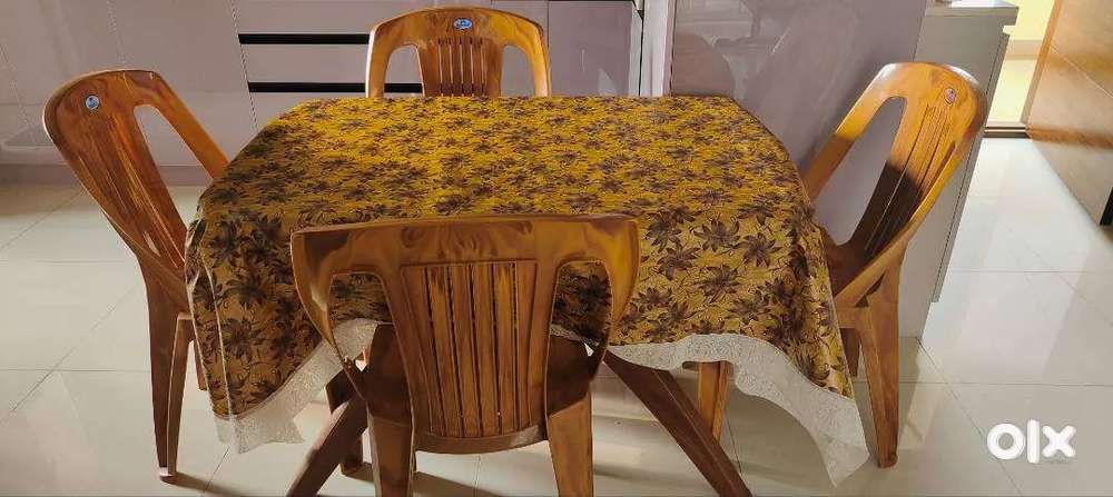 Mint Condition 4-Seater Nilkamal Dining Table for sale