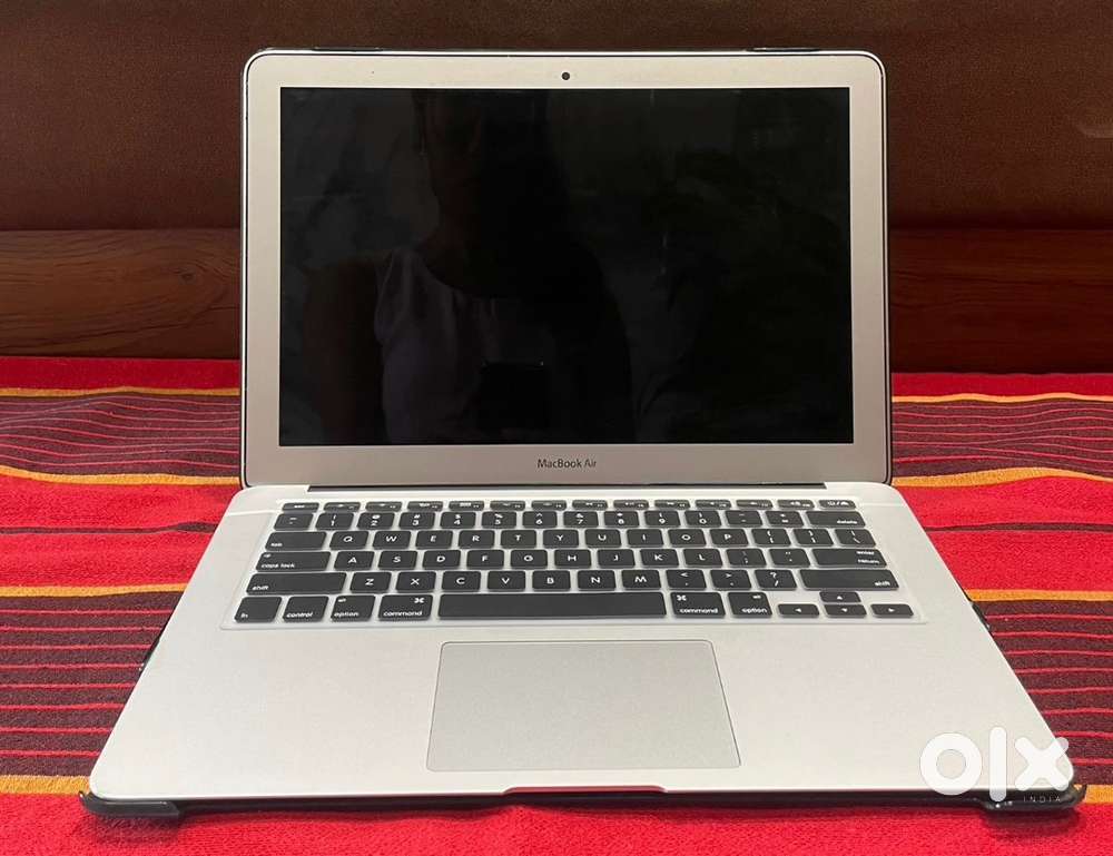 MACBOOK AIR CORE i5