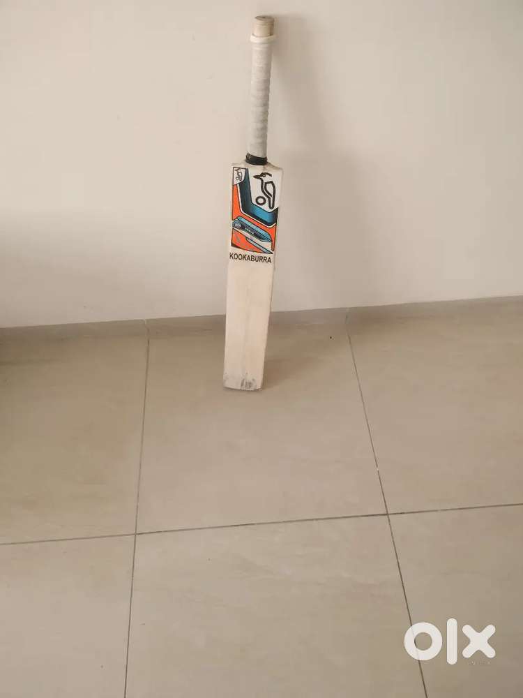 Tennis cricket bat for sell in very good condition