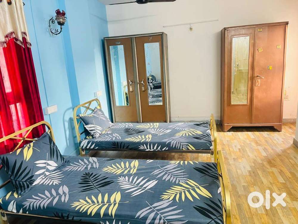 Ready to move boys pg in alkapuri ac non ac both