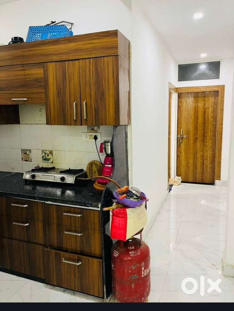 I need urgent girls room mate