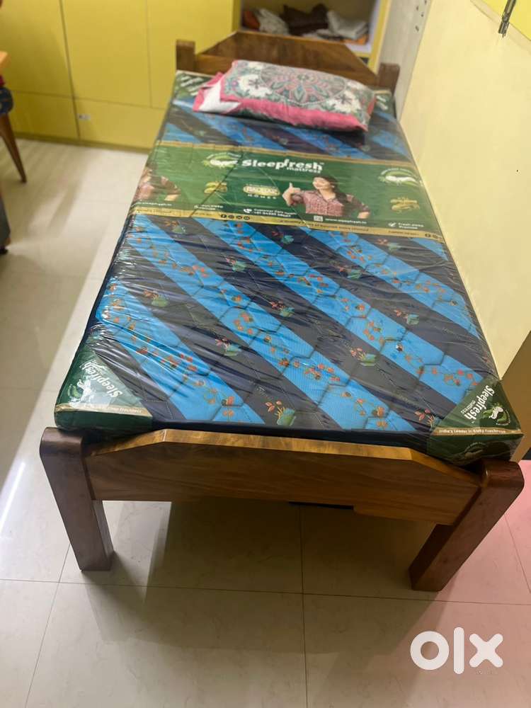 6’x3’ wooden bed