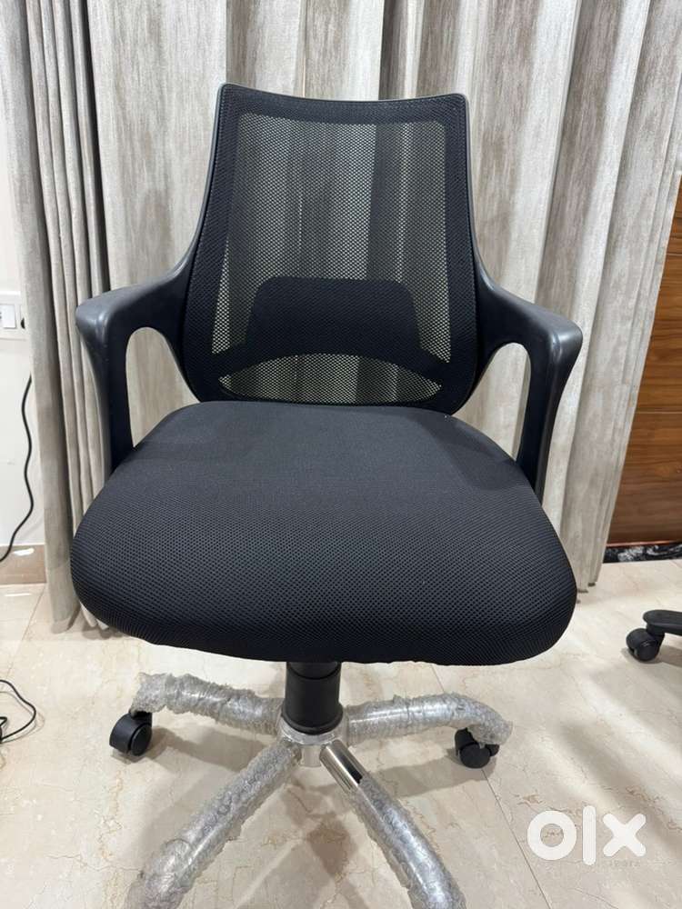 Ergonomic Black Mesh Office Chair – Comfortable & Modern Design