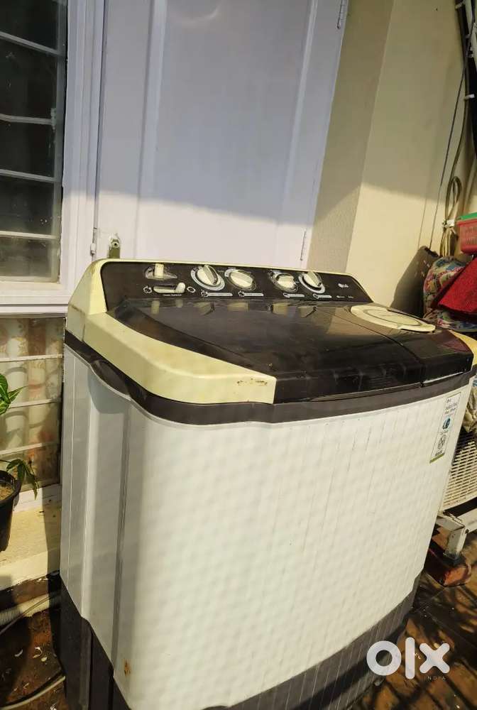 LG Semi Automatic Washing Machine