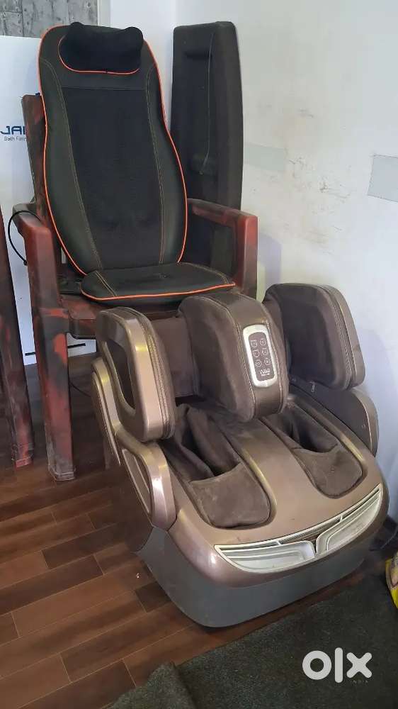 Massaging chair and foot massage machine