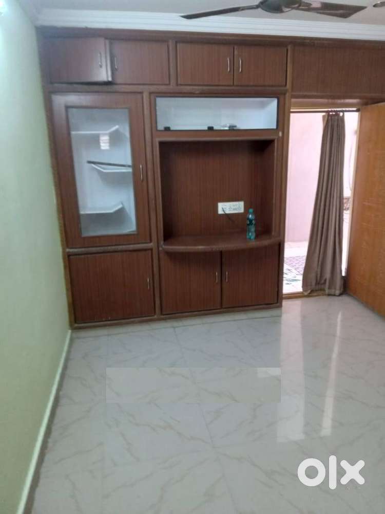 Semi-furnished 2 BHK Flat for rent @Sujatha Nagar 80 Feet Road