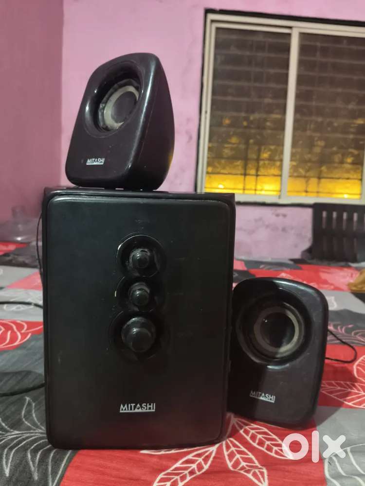 A dj speaker