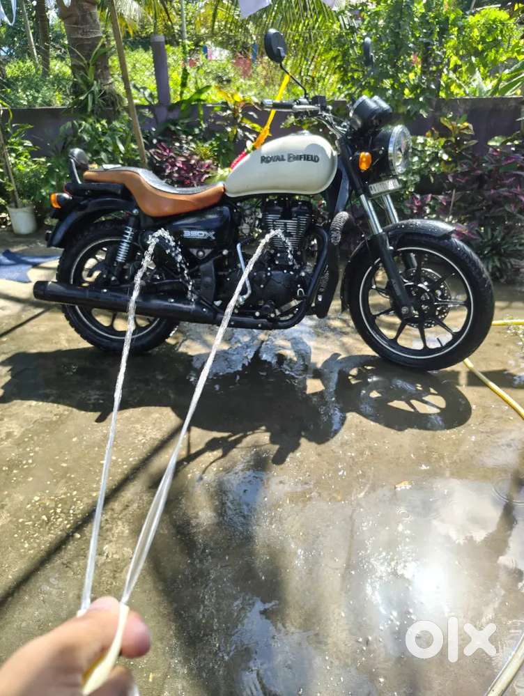 Royal enfield thunderbird