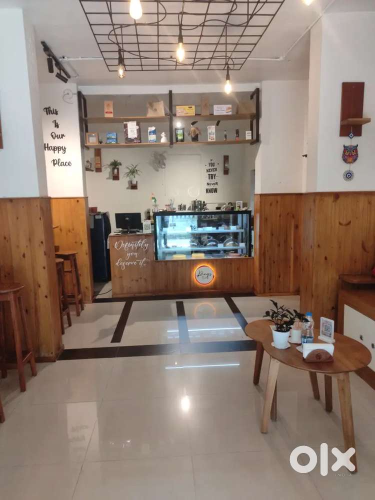 Service staff (woman's)