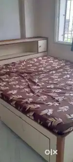 લાકડાનો બેડ દેવાનો છે