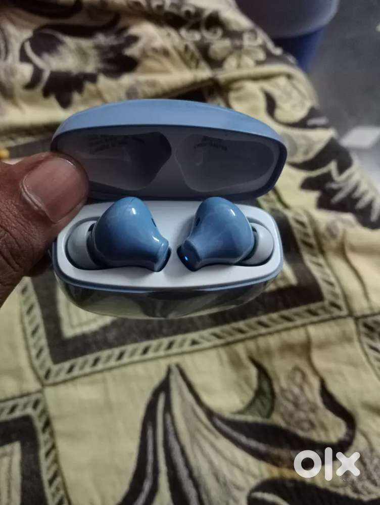 Earbuds boat