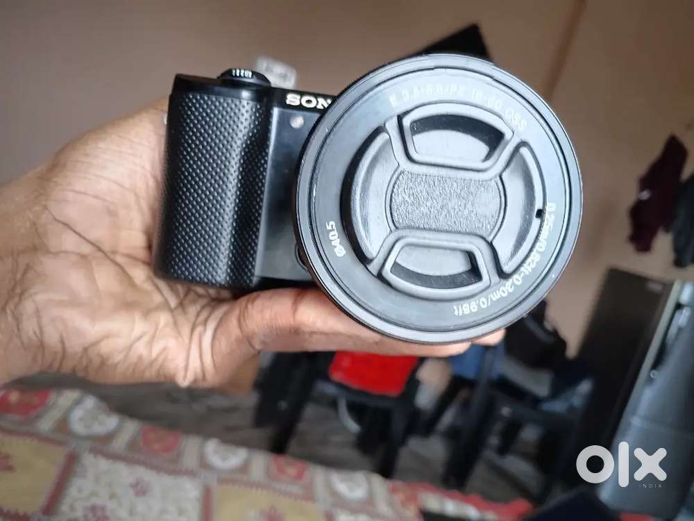 Urgent sale sony a5000 mirrorless camera
