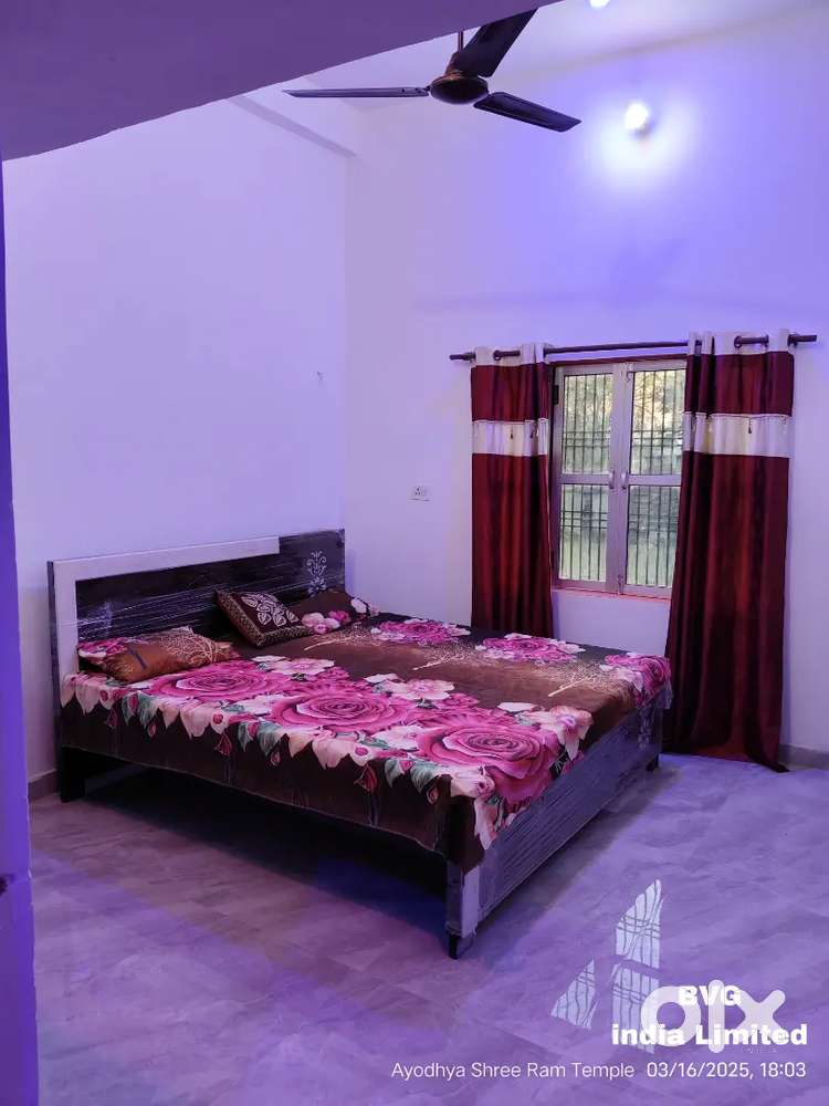 किराये के लिए कमरा उपलब्ध है