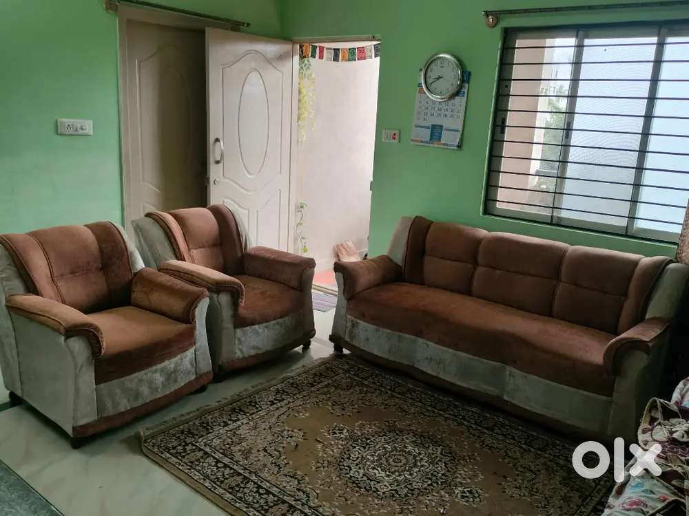 5 seater super comfortable sofa set.