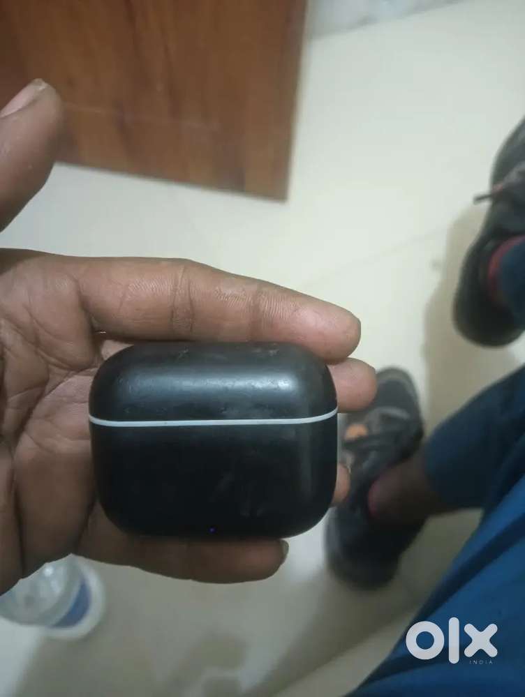 All good condition Airpods black