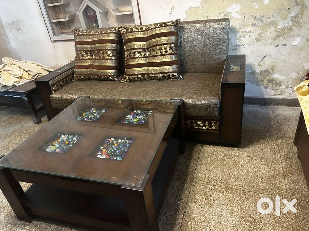 8 seater sofa brand new with table