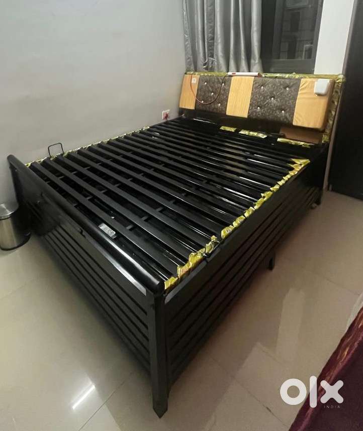 Queen Size 6X5 Metal Bed with Hydraulic Storage