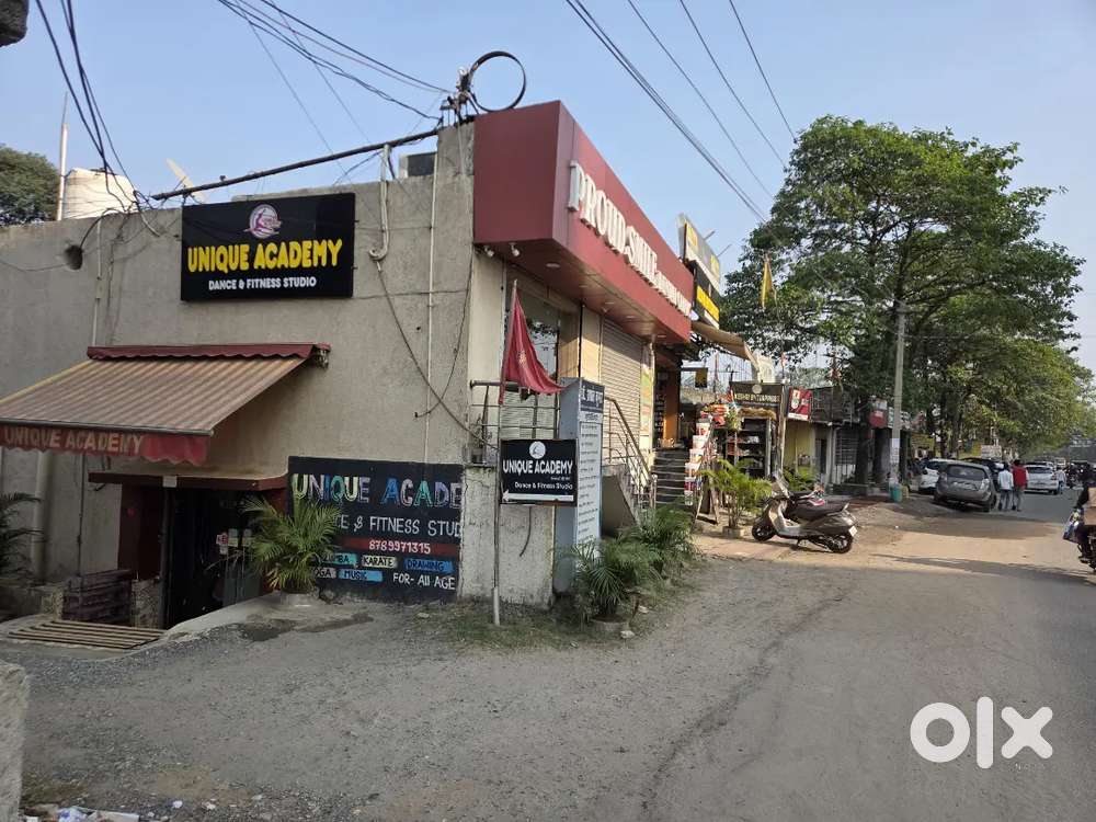 Commercial property is available for rent in Bariatu Road on Road