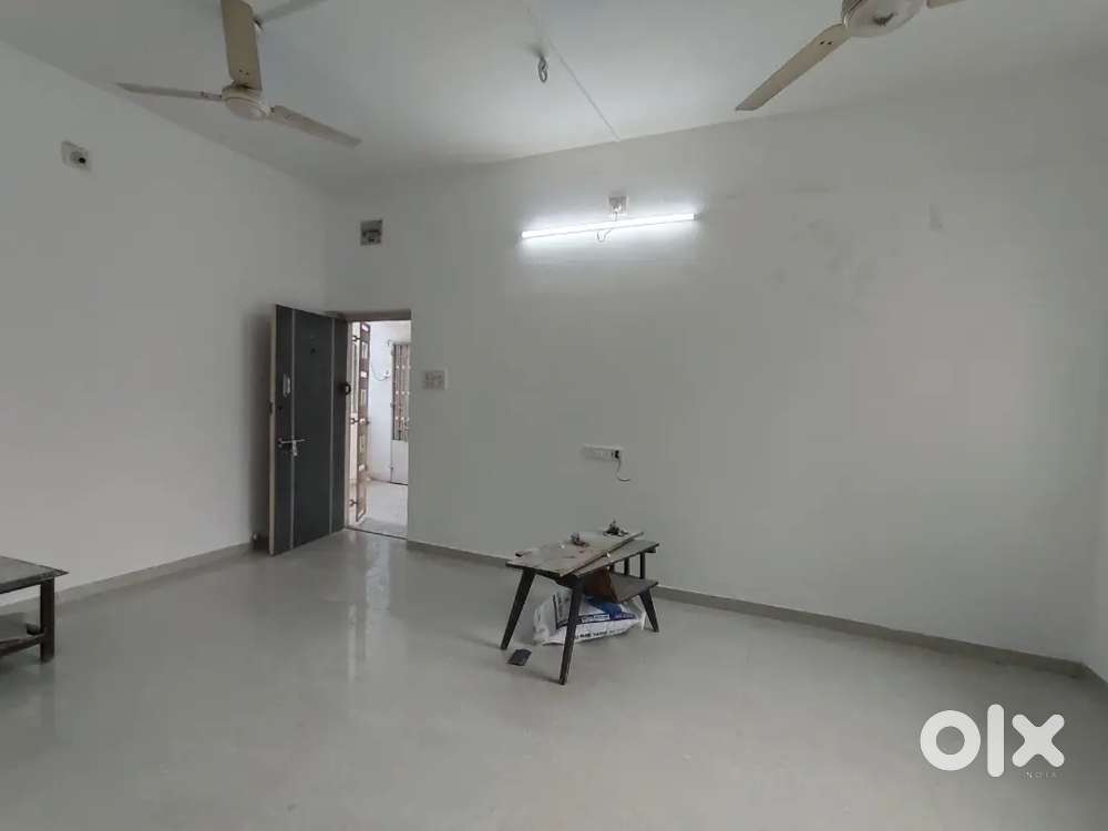 2 bhk semi furnished flat available on rent at ambawadi panjrapole