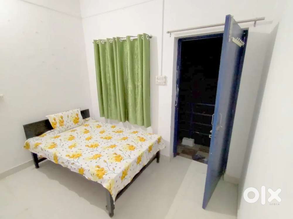 Inverter backed Independent Rooms near Subharti Hospital