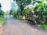 Aluva ചെങ്ങമനാട് അടുവാശ്ശേരി 17cent 2200sqt old house 86lakh