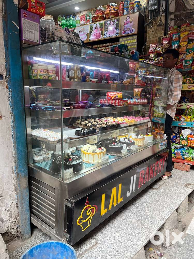 Bakery display counter